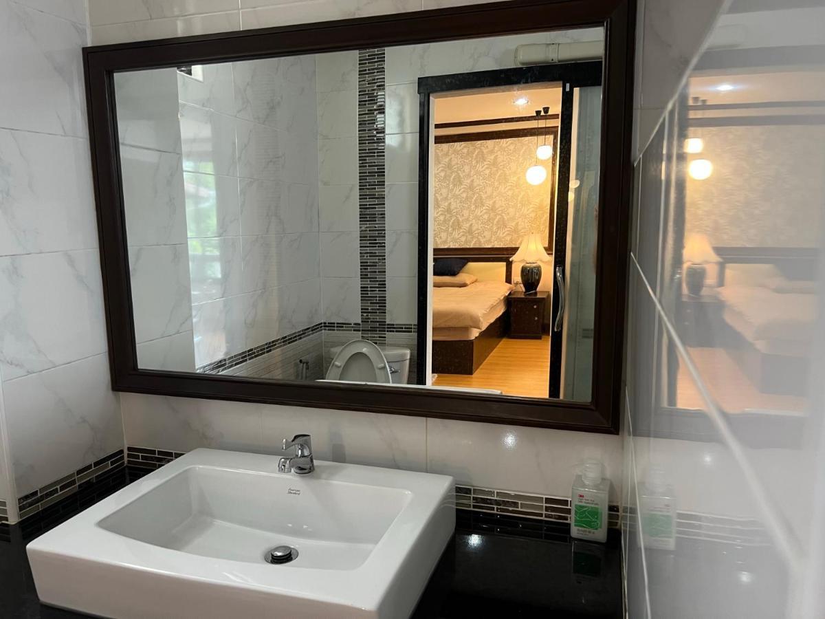 October Hostel Chiangmai Chiang Mai Eksteriør billede